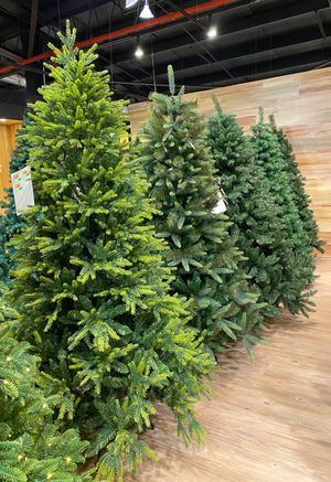 XMAS TREE 6 FT 748 TIPS PE & PVC MIXED - 110-1400216